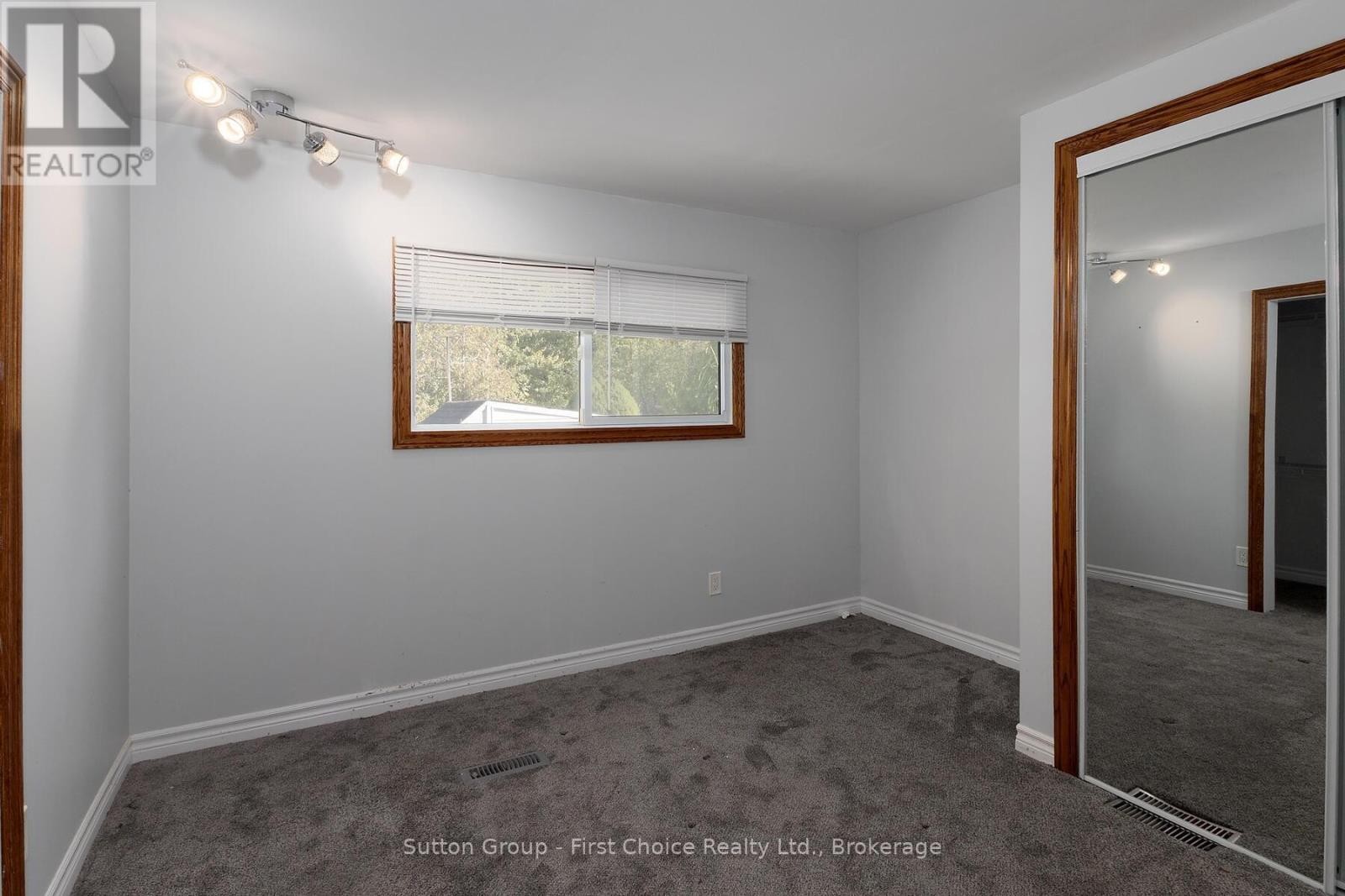 












129 ASH STREET

,
Perth East (Crystal Lake),




Ontario
N5A6S6

