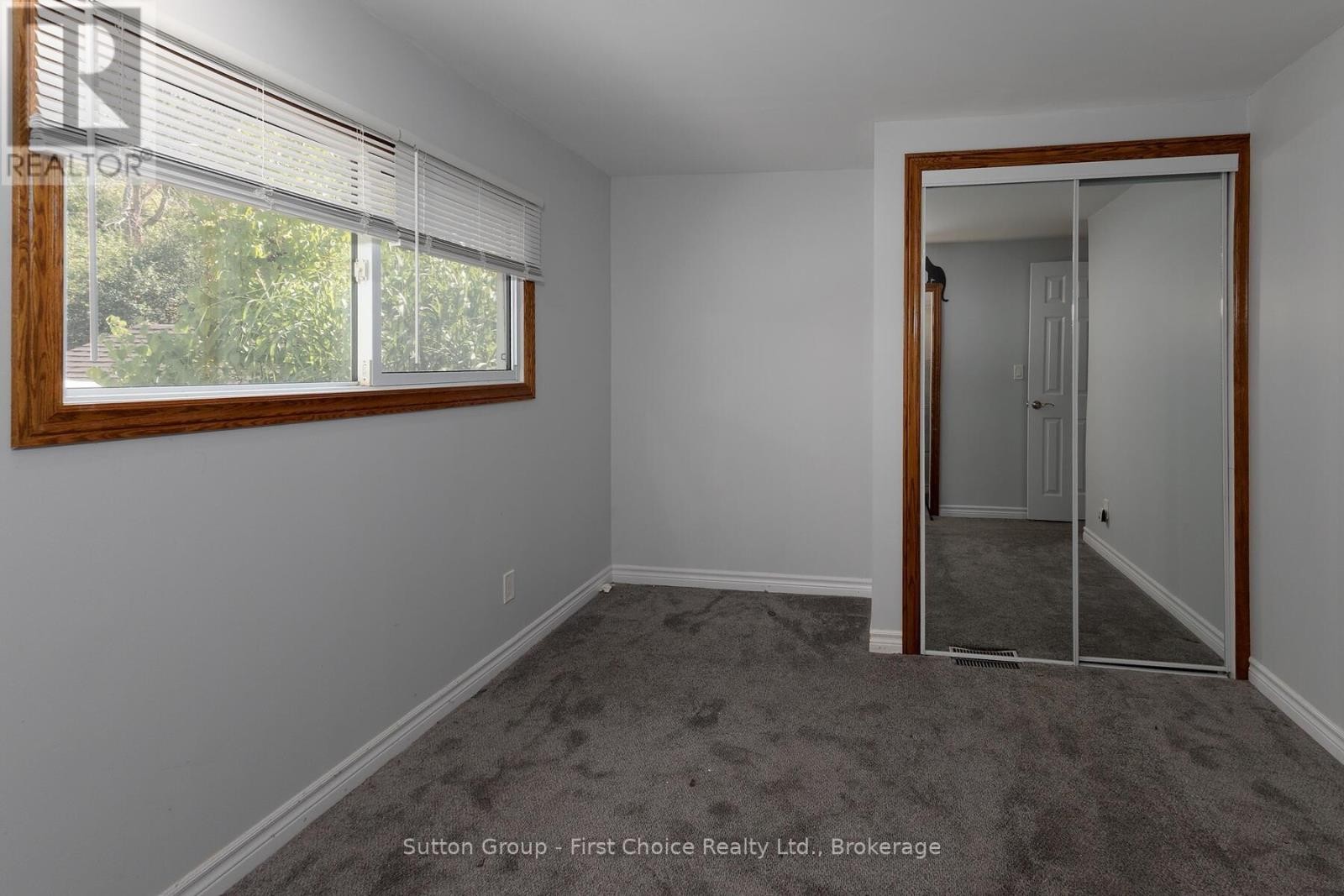 












129 ASH STREET

,
Perth East (Crystal Lake),




Ontario
N5A6S6

