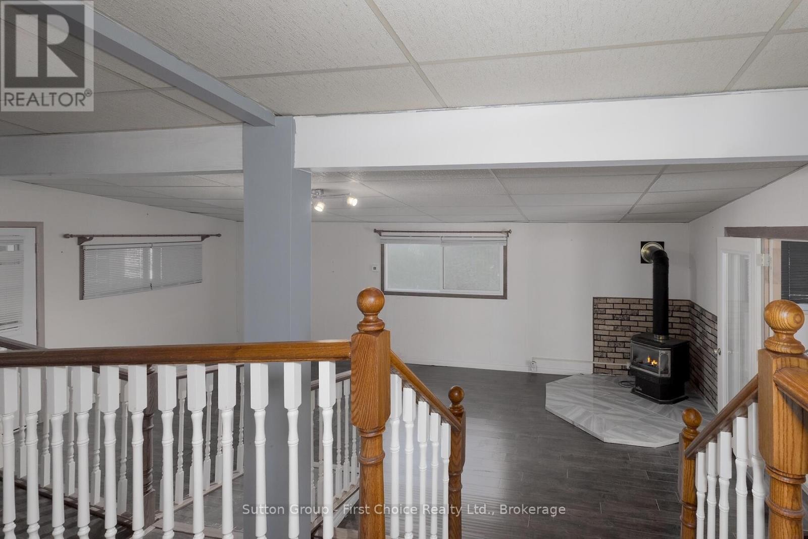 












129 ASH STREET

,
Perth East (Crystal Lake),




Ontario
N5A6S6

