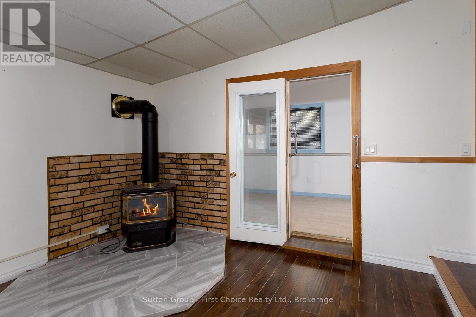 












129 ASH STREET

,
Perth East (Crystal Lake),




Ontario
N5A6S6

