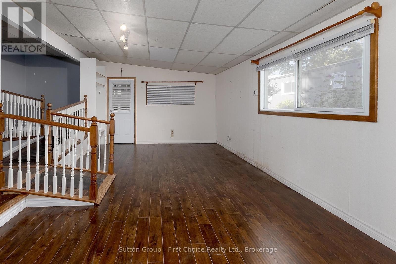 












129 ASH STREET

,
Perth East (Crystal Lake),




Ontario
N5A6S6

