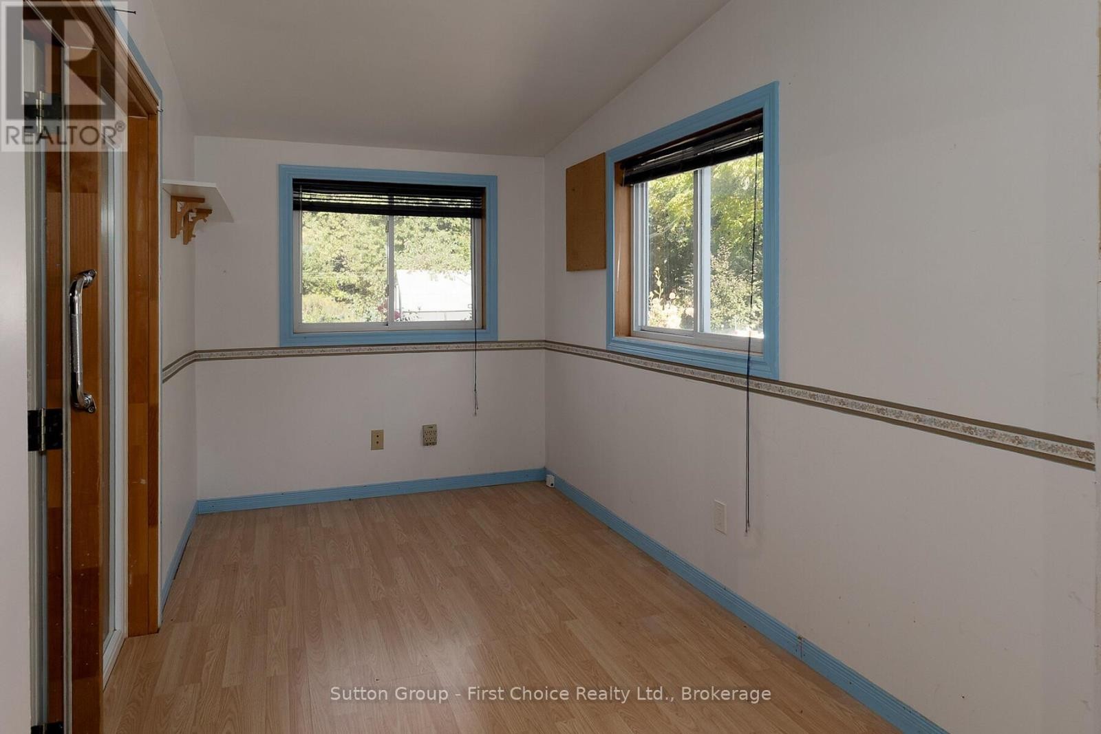 












129 ASH STREET

,
Perth East (Crystal Lake),




Ontario
N5A6S6

