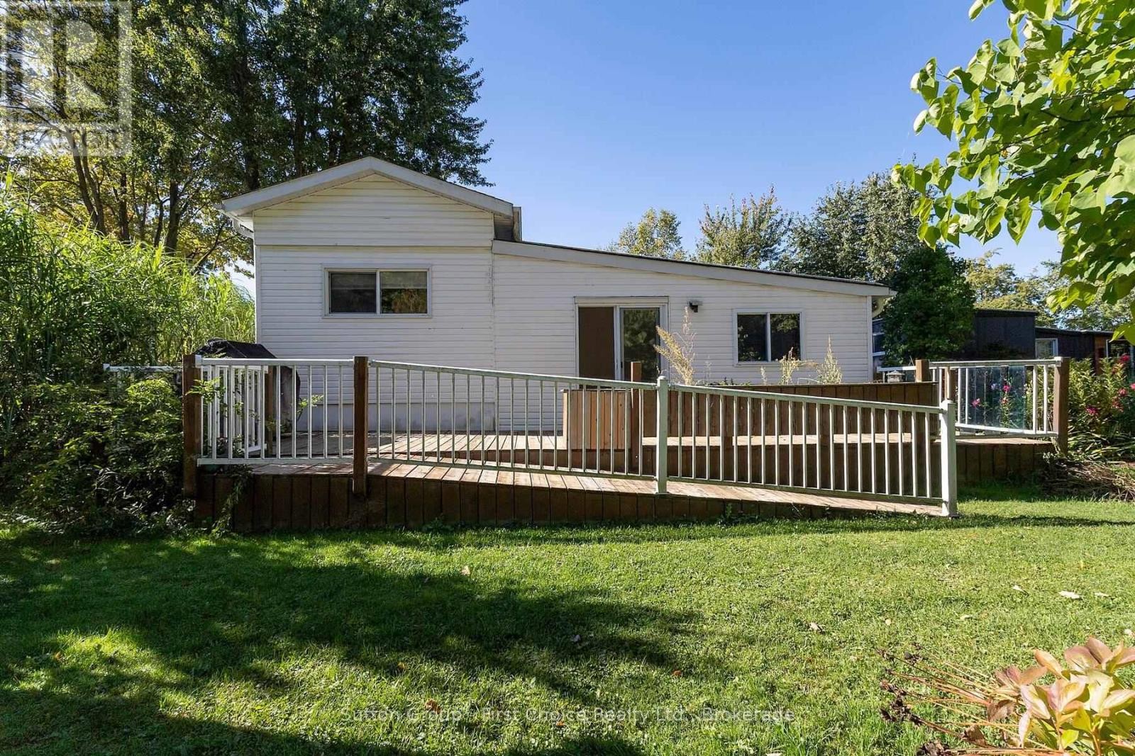 












129 ASH STREET

,
Perth East (Crystal Lake),




Ontario
N5A6S6

