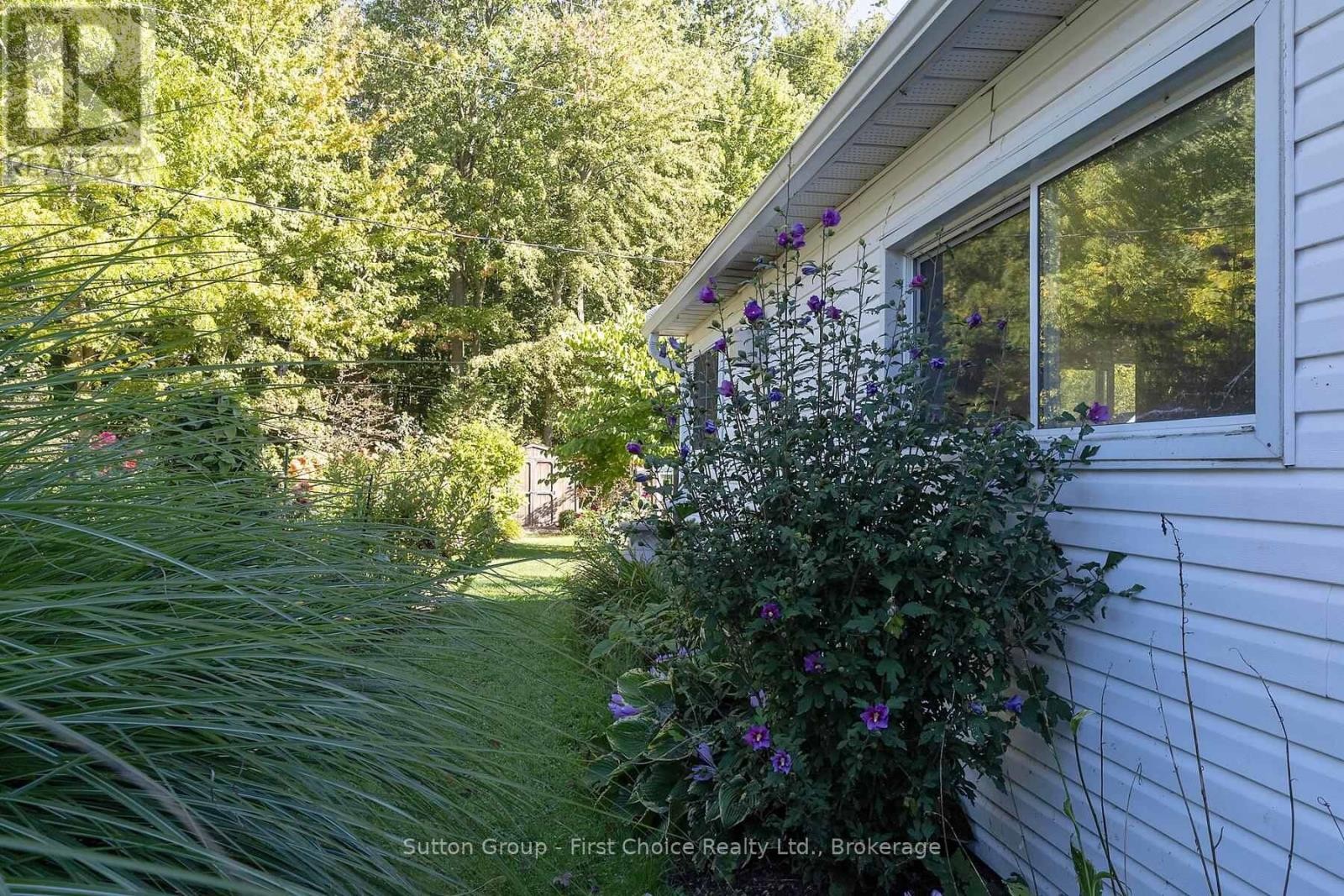 












129 ASH STREET

,
Perth East (Crystal Lake),




Ontario
N5A6S6

