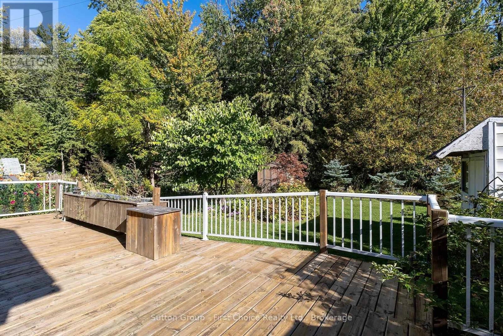 












129 ASH STREET

,
Perth East (Crystal Lake),




Ontario
N5A6S6

