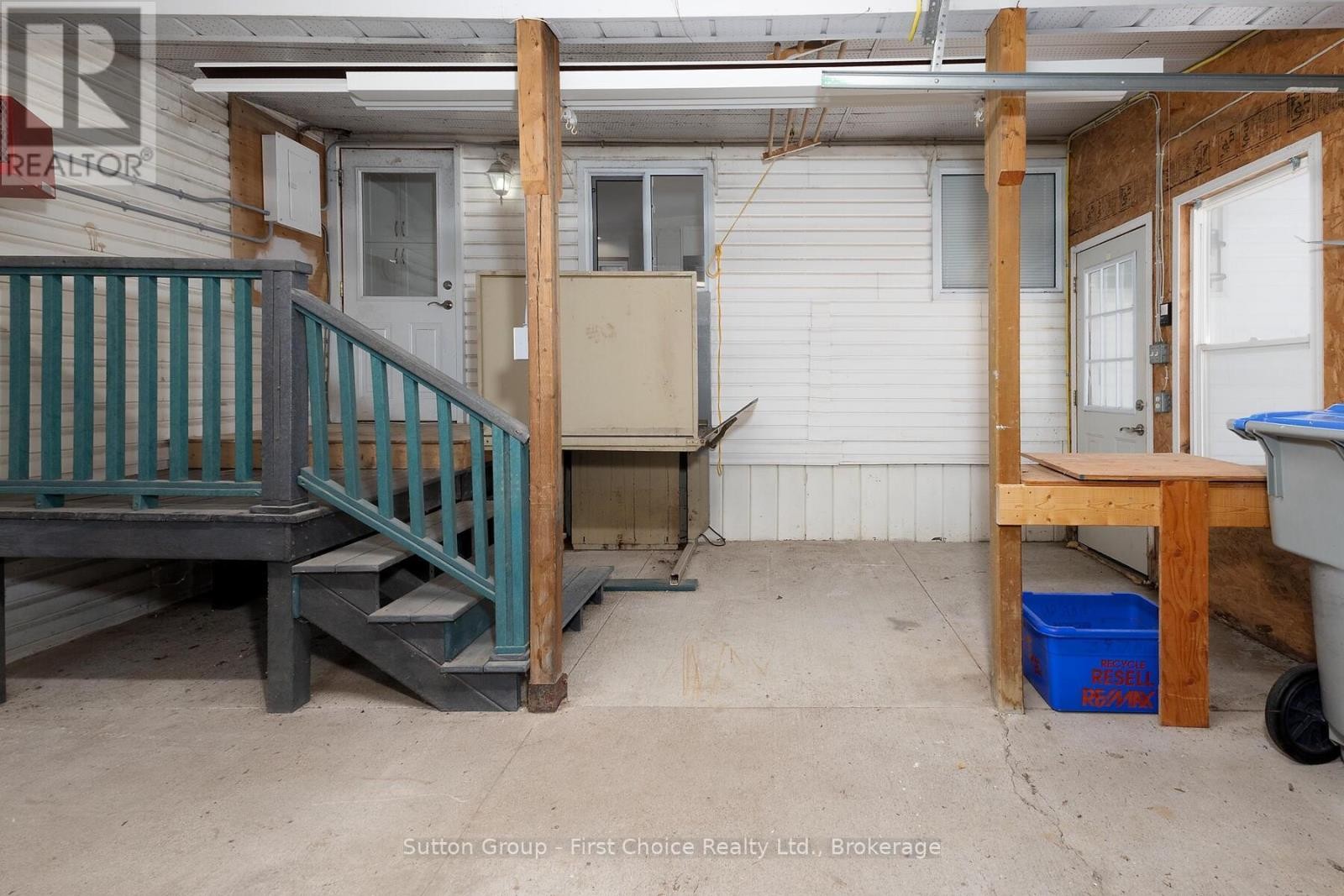 












129 ASH STREET

,
Perth East (Crystal Lake),




Ontario
N5A6S6

