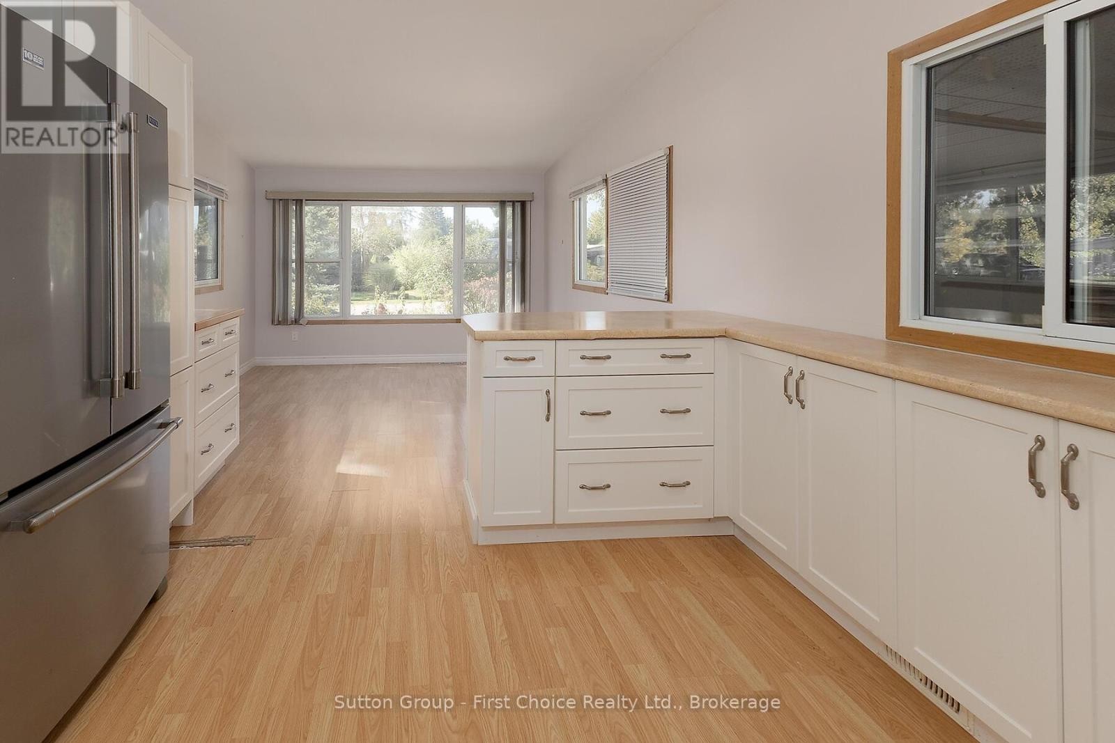 












129 ASH STREET

,
Perth East (Crystal Lake),




Ontario
N5A6S6

