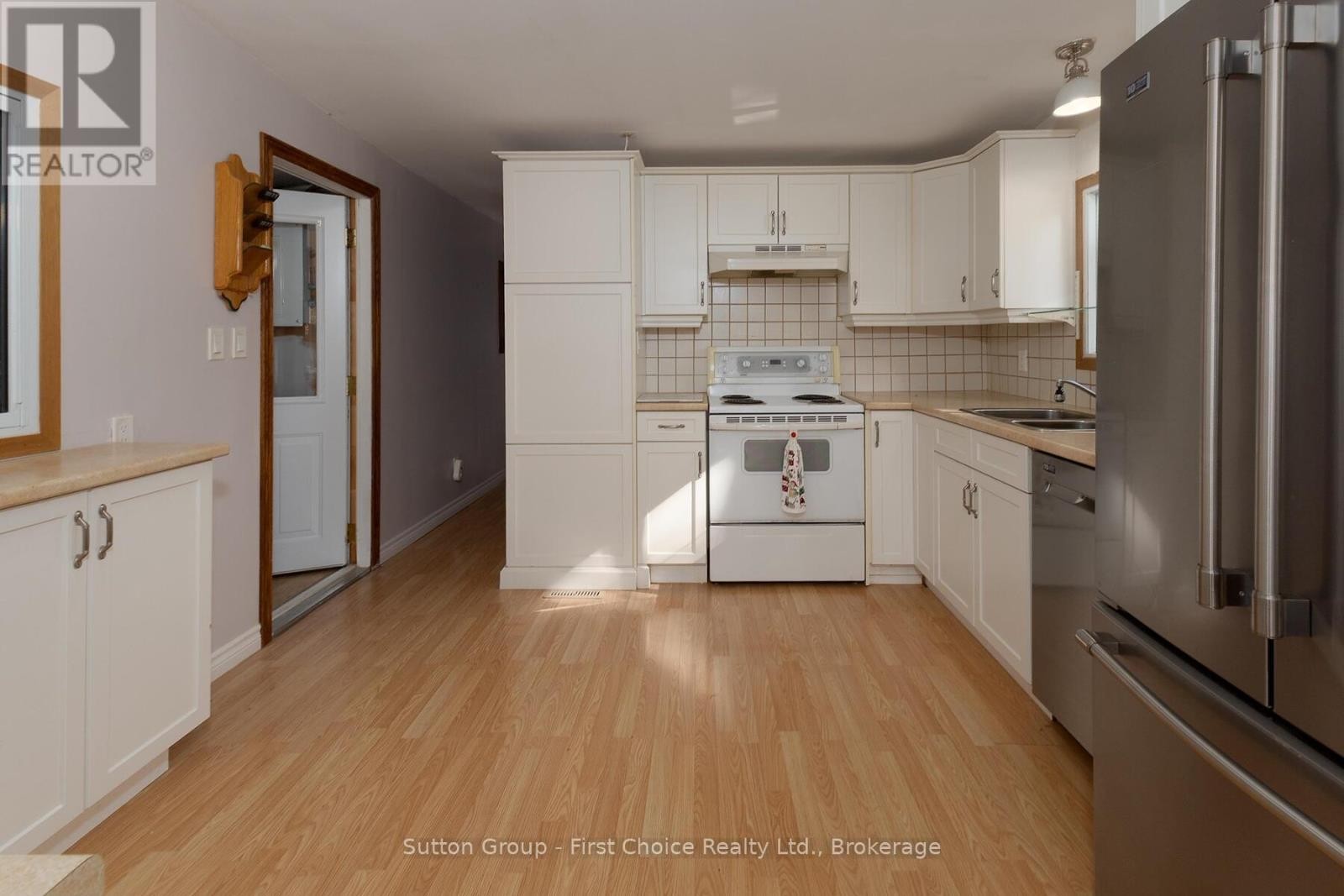 












129 ASH STREET

,
Perth East (Crystal Lake),




Ontario
N5A6S6

