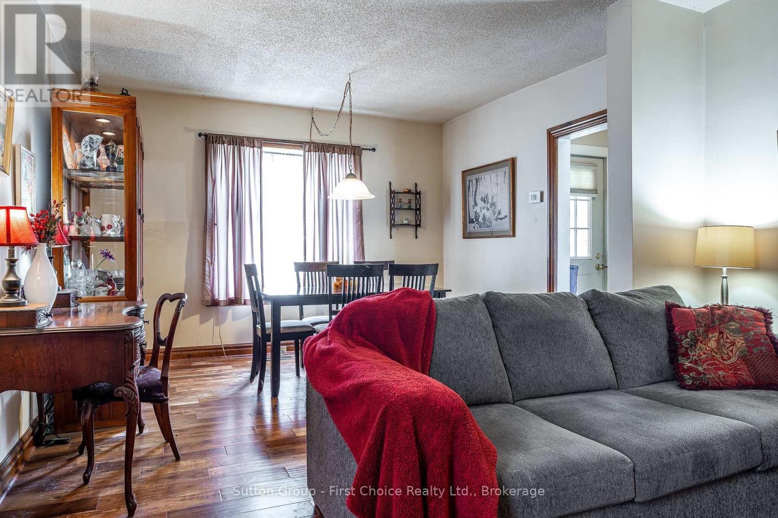 












141 PERTH STREET

,
Stratford,




Ontario
N5A3Y1

