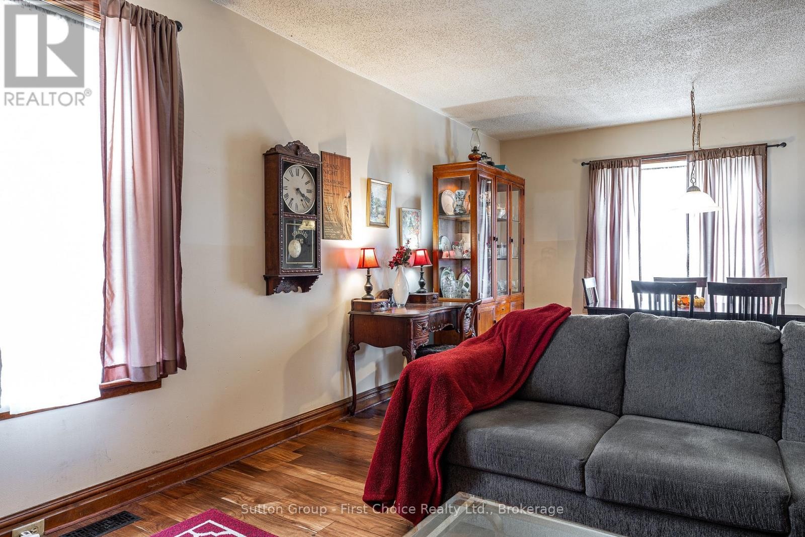 












141 PERTH STREET

,
Stratford,




Ontario
N5A3Y1

