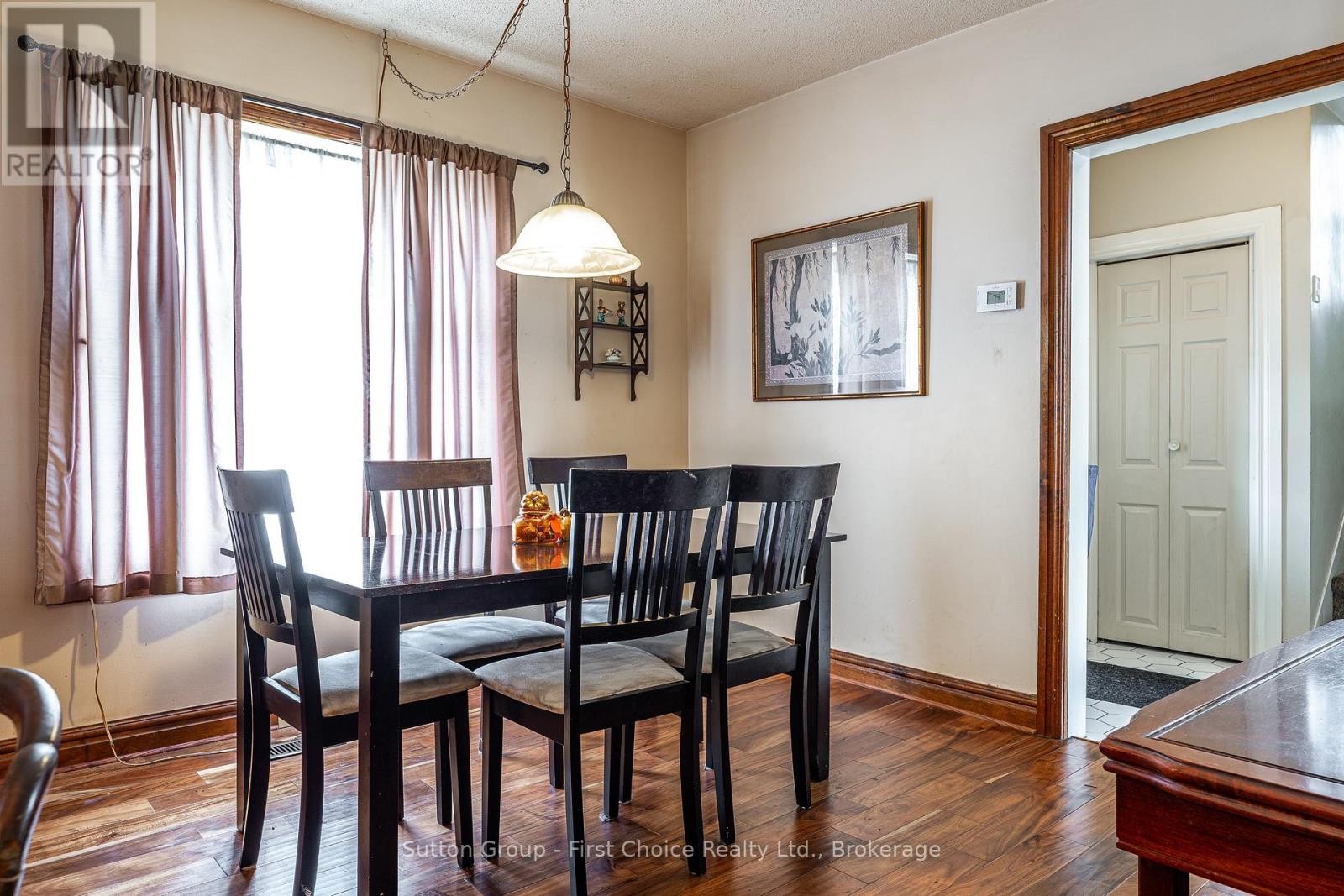 












141 PERTH STREET

,
Stratford,




Ontario
N5A3Y1

