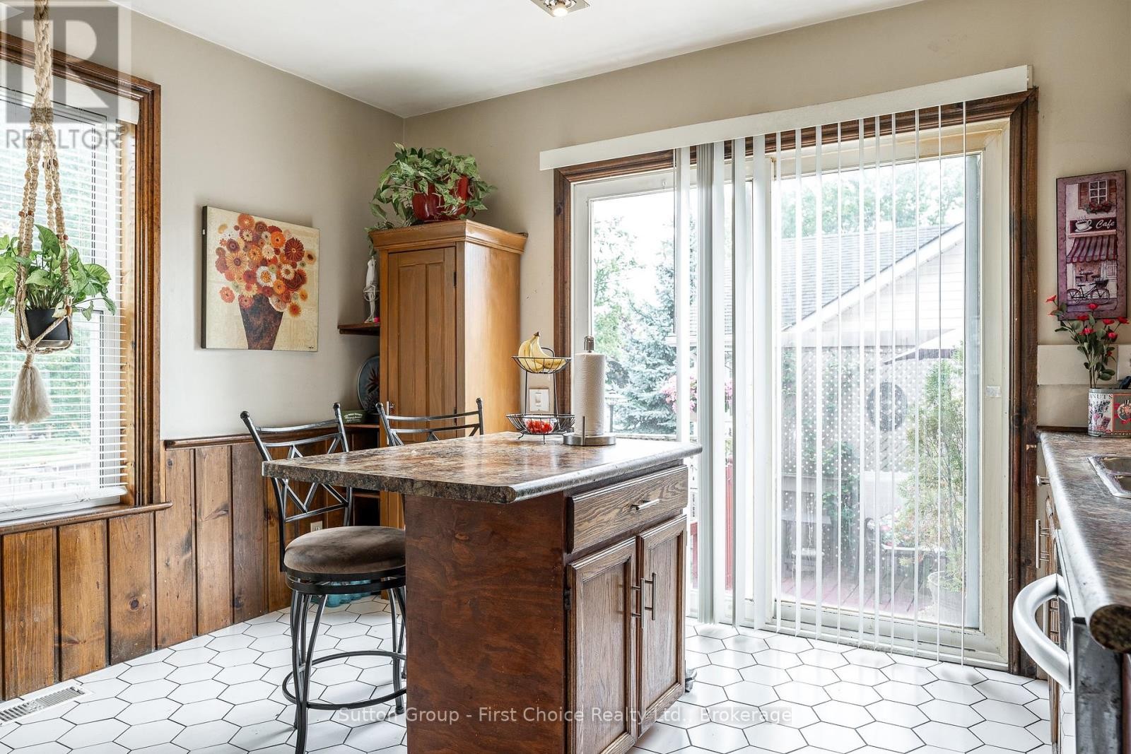 












141 PERTH STREET

,
Stratford,




Ontario
N5A3Y1

