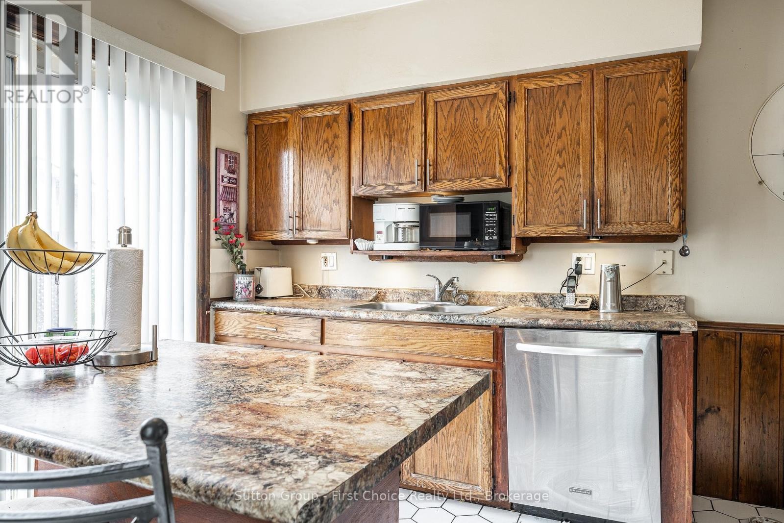 












141 PERTH STREET

,
Stratford,




Ontario
N5A3Y1

