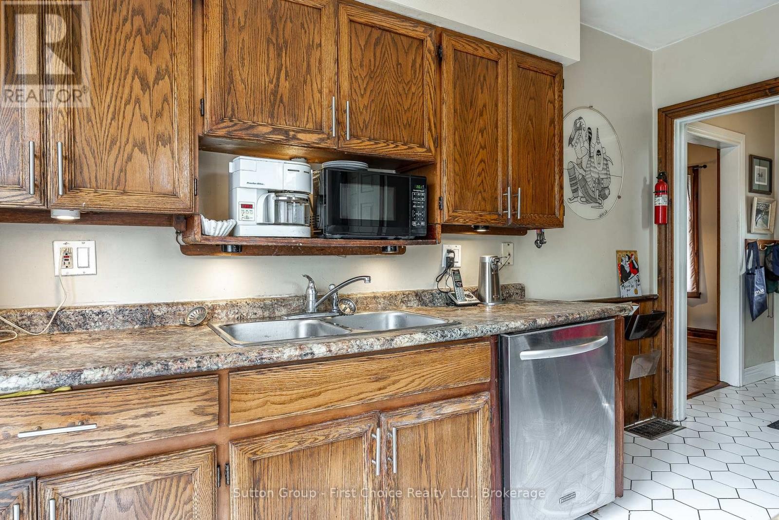 












141 PERTH STREET

,
Stratford,




Ontario
N5A3Y1

