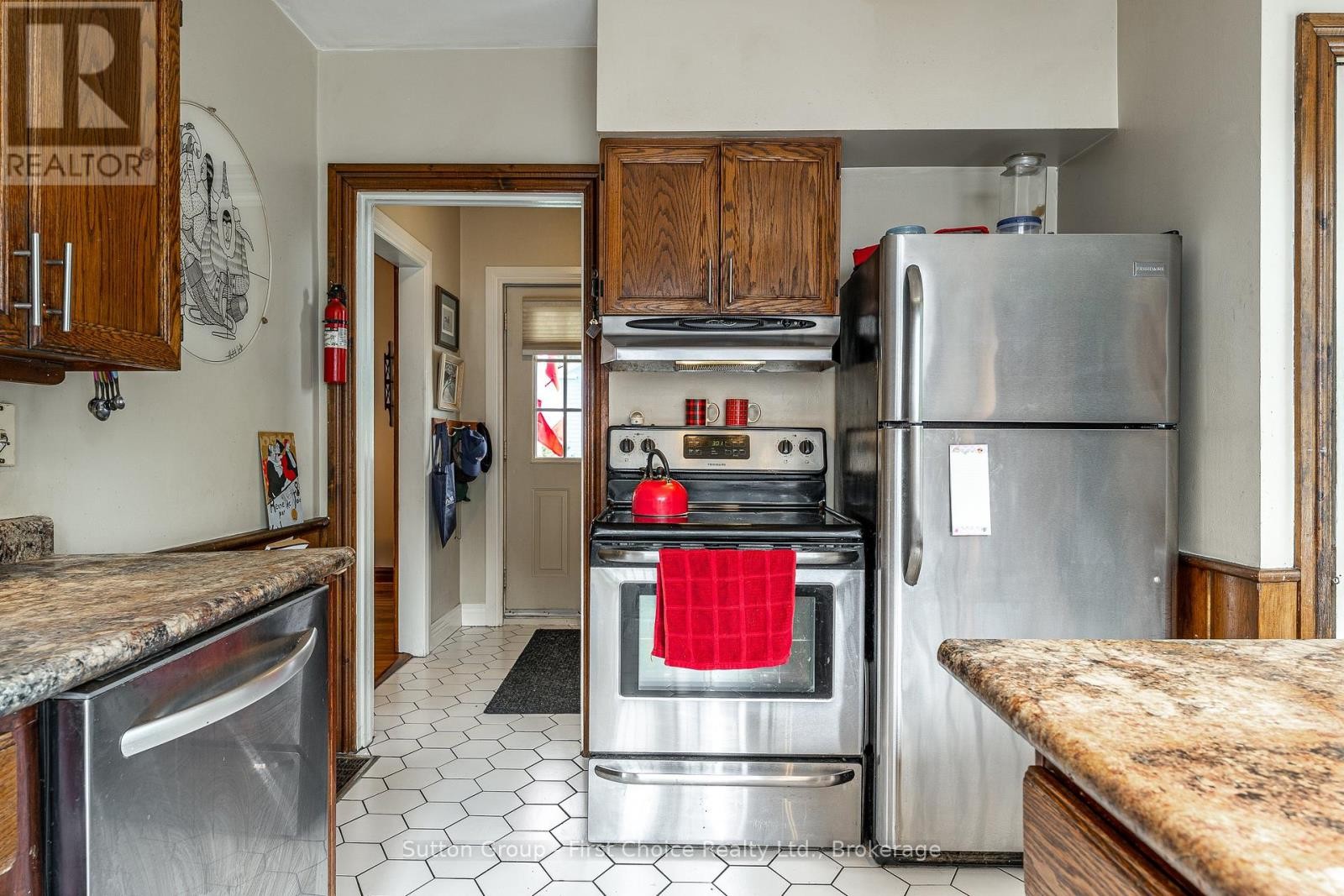 












141 PERTH STREET

,
Stratford,




Ontario
N5A3Y1

