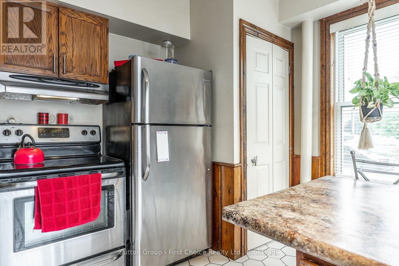 












141 PERTH STREET

,
Stratford,




Ontario
N5A3Y1

