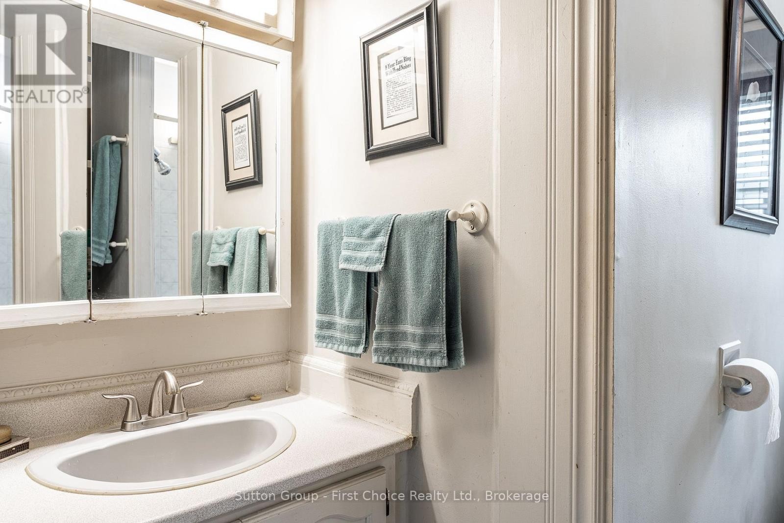 












141 PERTH STREET

,
Stratford,




Ontario
N5A3Y1

