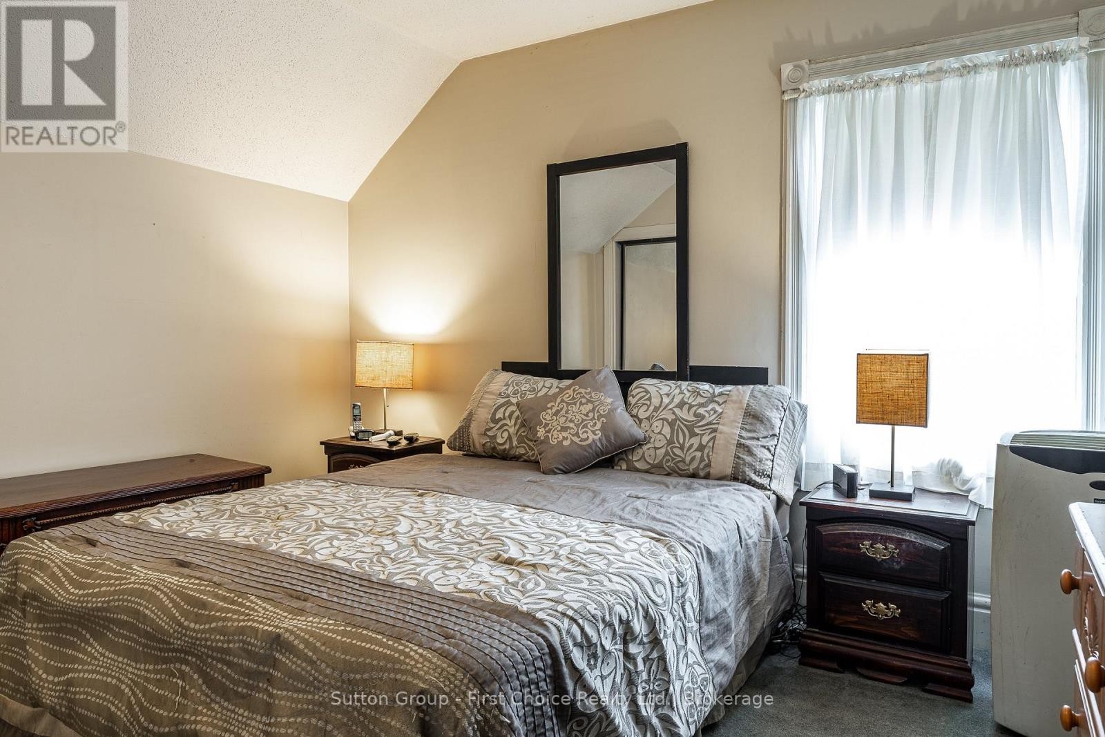 












141 PERTH STREET

,
Stratford,




Ontario
N5A3Y1

