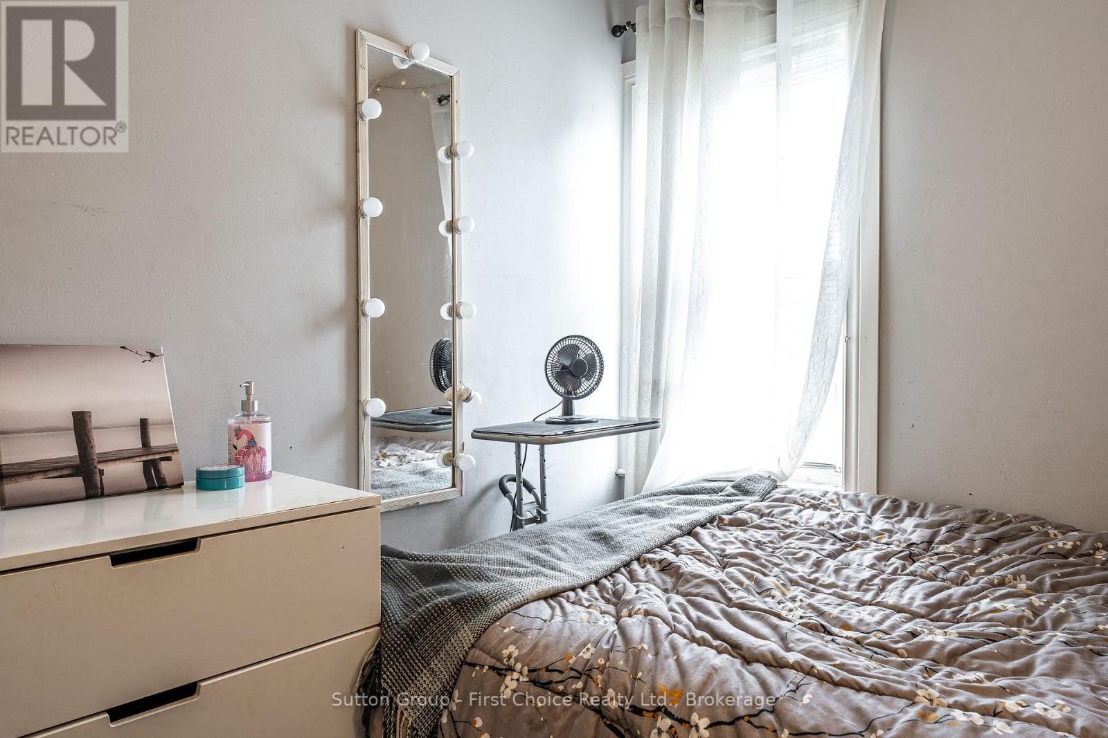 












141 PERTH STREET

,
Stratford,




Ontario
N5A3Y1

