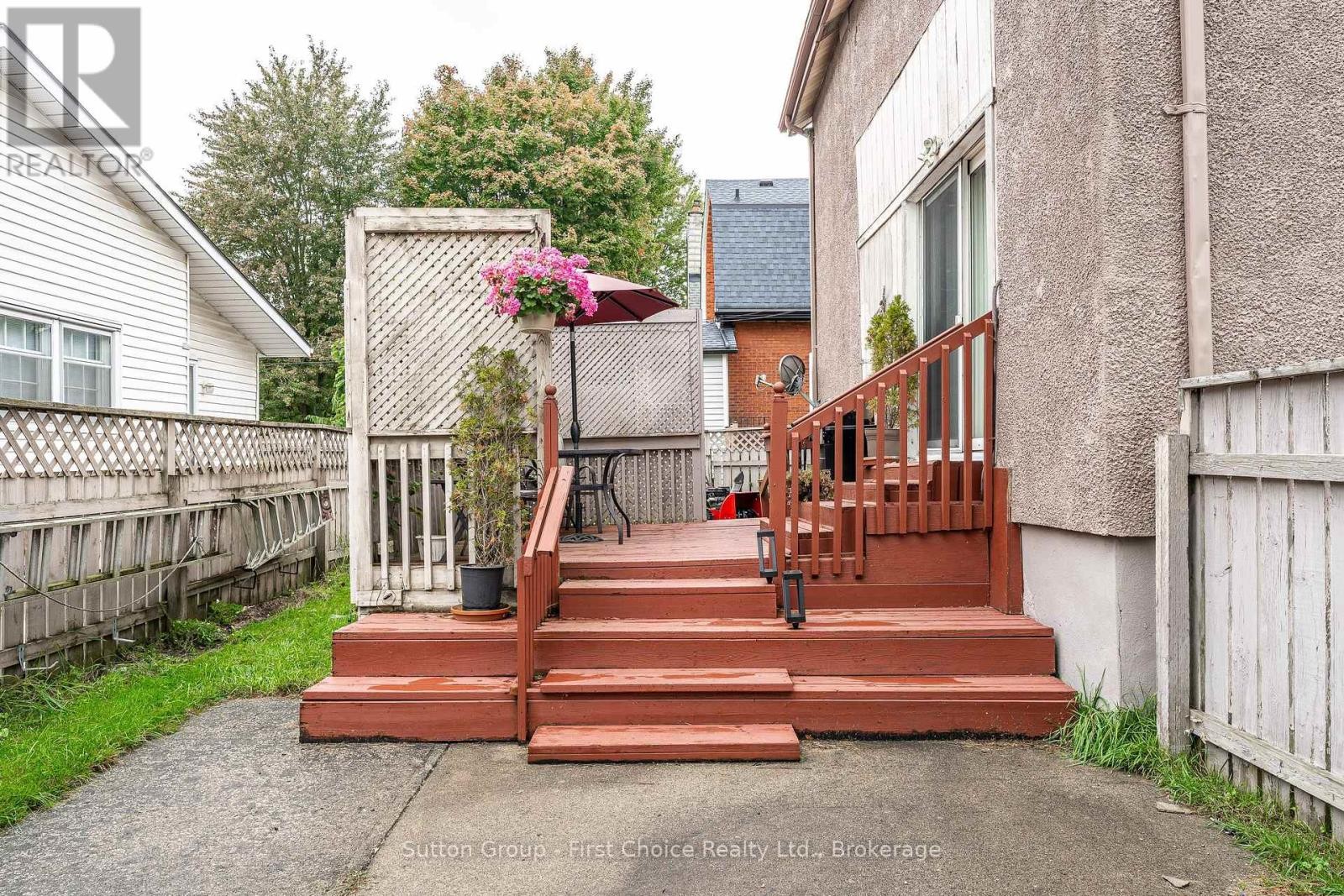 












141 PERTH STREET

,
Stratford,




Ontario
N5A3Y1

