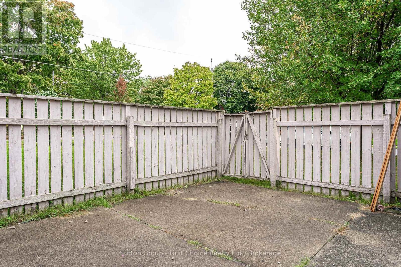 












141 PERTH STREET

,
Stratford,




Ontario
N5A3Y1

