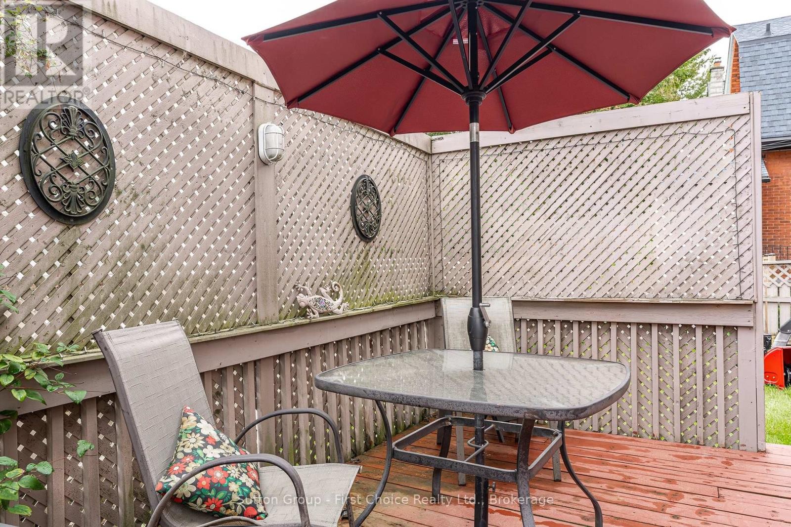 












141 PERTH STREET

,
Stratford,




Ontario
N5A3Y1

