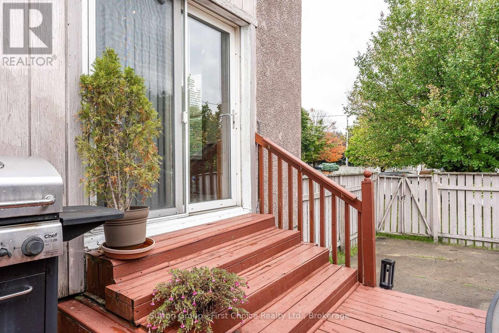 












141 PERTH STREET

,
Stratford,




Ontario
N5A3Y1

