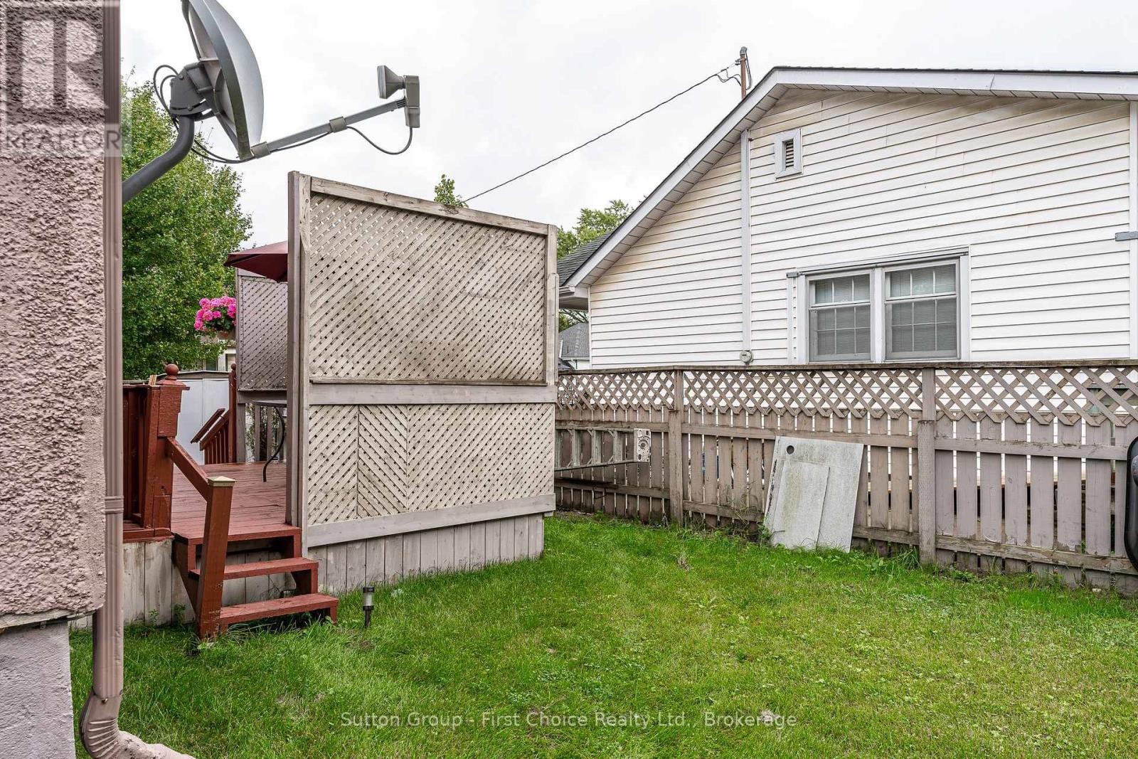 












141 PERTH STREET

,
Stratford,




Ontario
N5A3Y1

