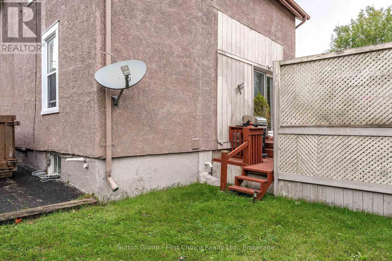 












141 PERTH STREET

,
Stratford,




Ontario
N5A3Y1

