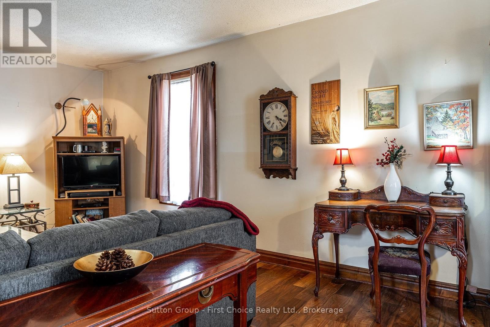 












141 PERTH STREET

,
Stratford,




Ontario
N5A3Y1

