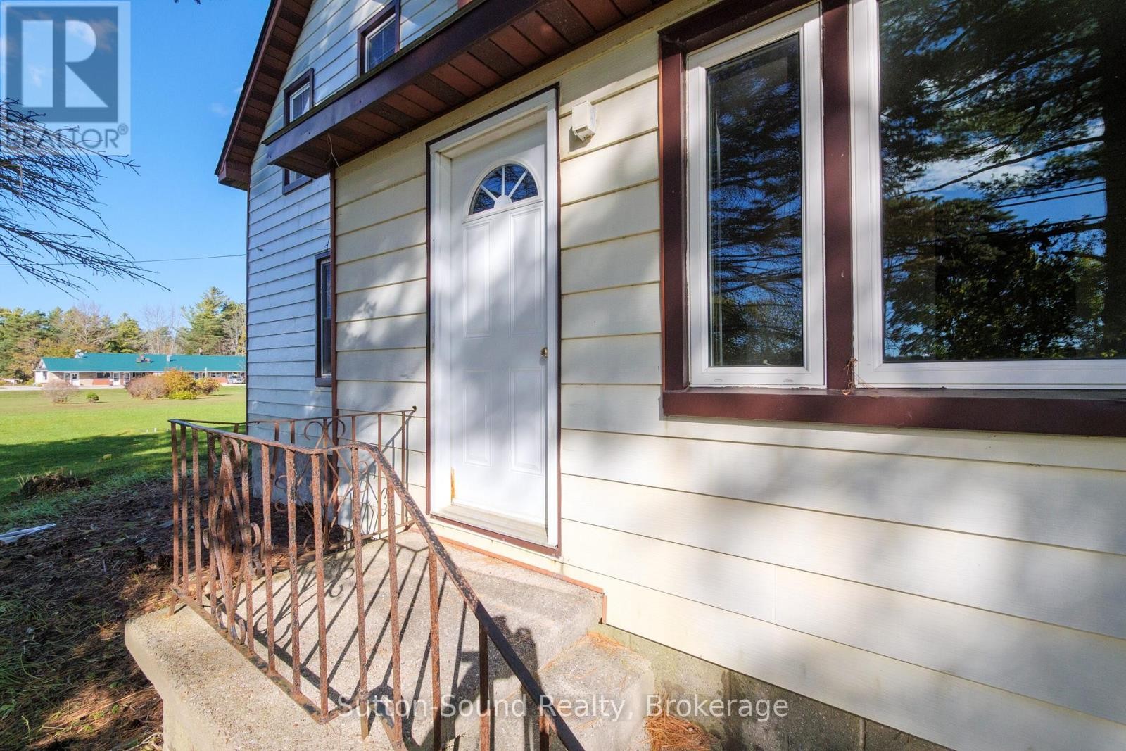 












19733 HWY 6 HIGHWAY

,
Georgian Bluffs,




Ontario
N1M2W3

