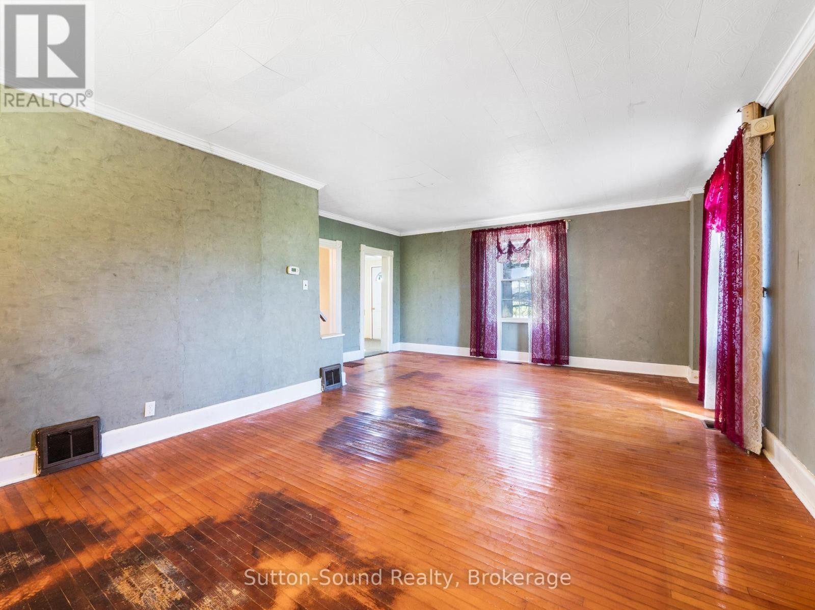 












19733 HWY 6 HIGHWAY

,
Georgian Bluffs,




Ontario
N1M2W3

