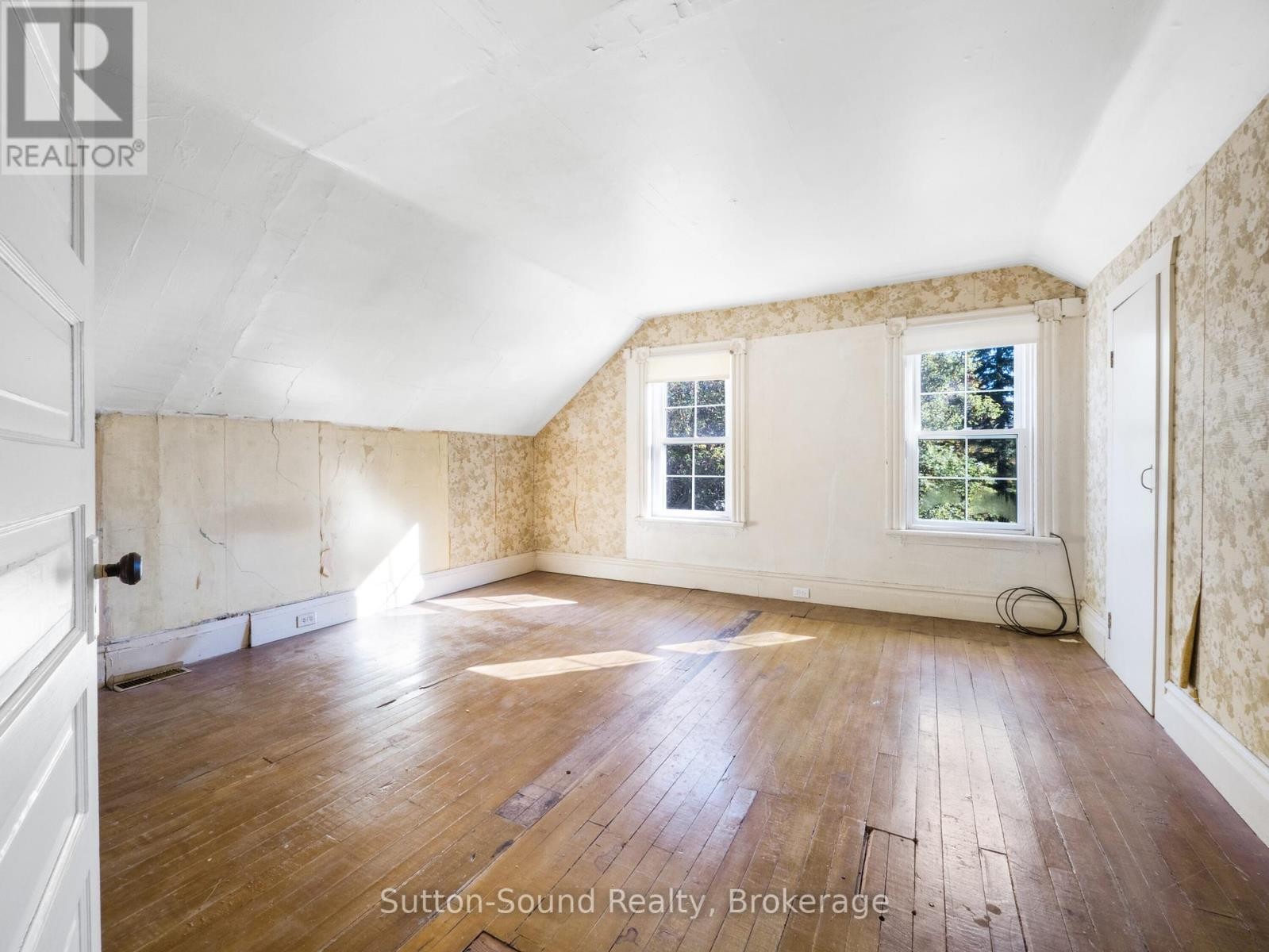 












19733 HWY 6 HIGHWAY

,
Georgian Bluffs,




Ontario
N1M2W3

