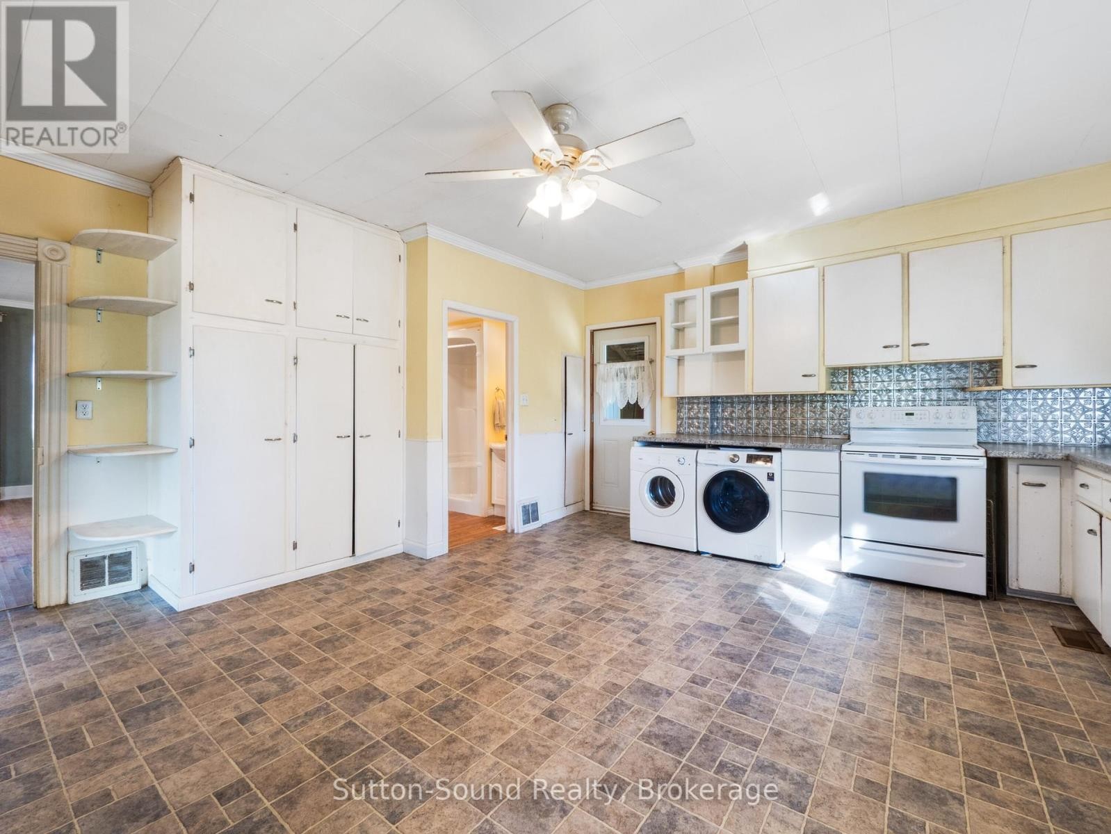 












19733 HWY 6 HIGHWAY

,
Georgian Bluffs,




Ontario
N1M2W3

