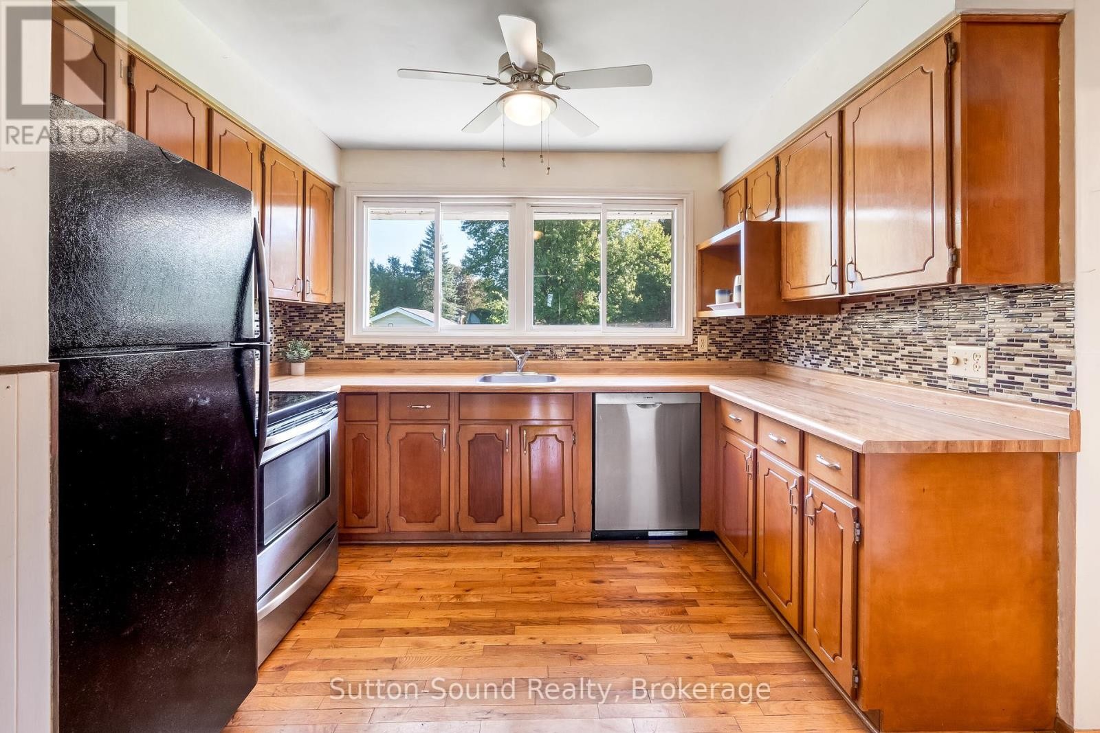 












507 MCNAUGHTON STREET

,
South Bruce Peninsula,




Ontario
N0H2T0

