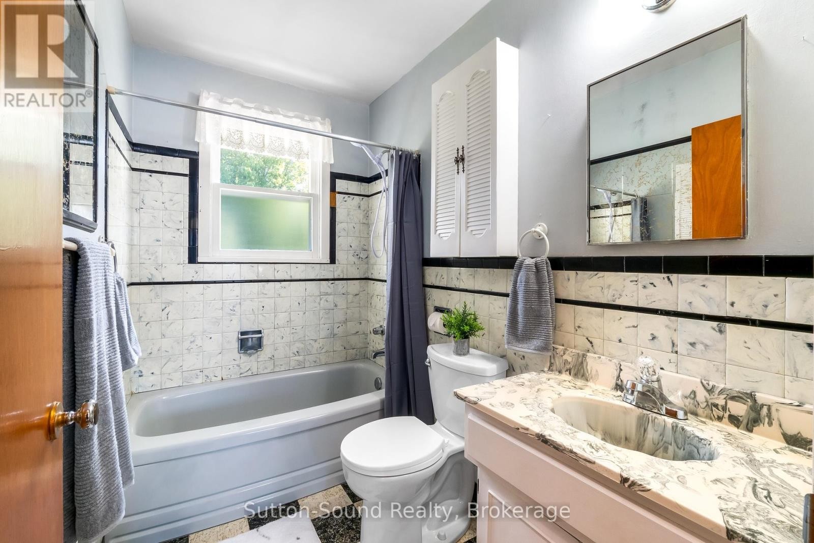 












507 MCNAUGHTON STREET

,
South Bruce Peninsula,




Ontario
N0H2T0

