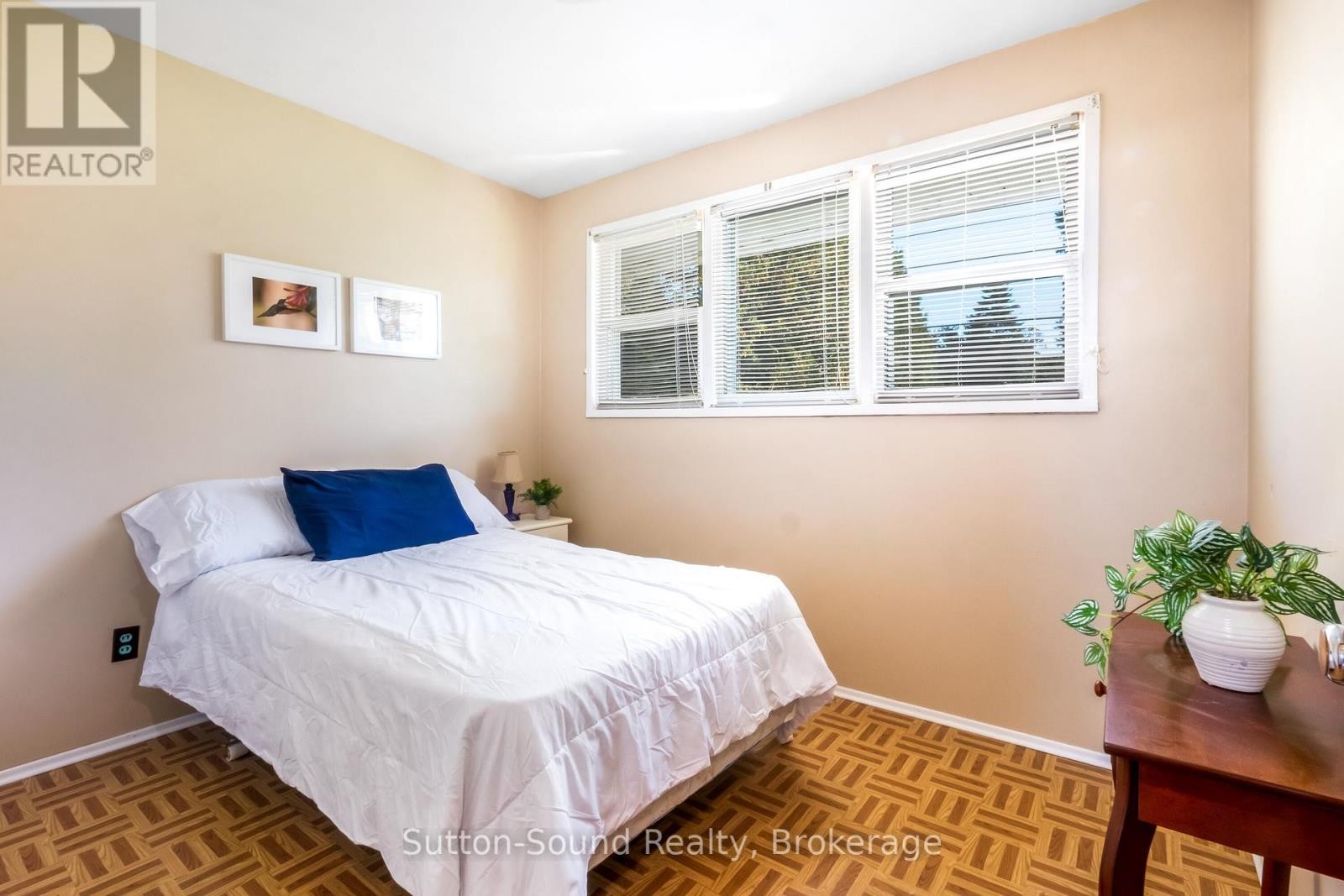 












507 MCNAUGHTON STREET

,
South Bruce Peninsula,




Ontario
N0H2T0

