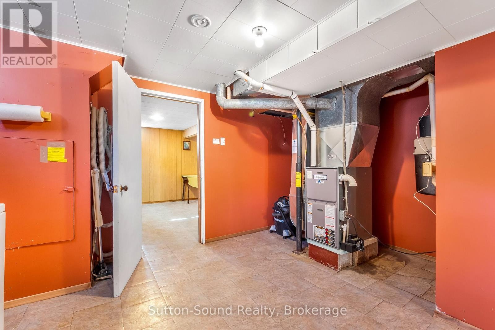 












507 MCNAUGHTON STREET

,
South Bruce Peninsula,




Ontario
N0H2T0

