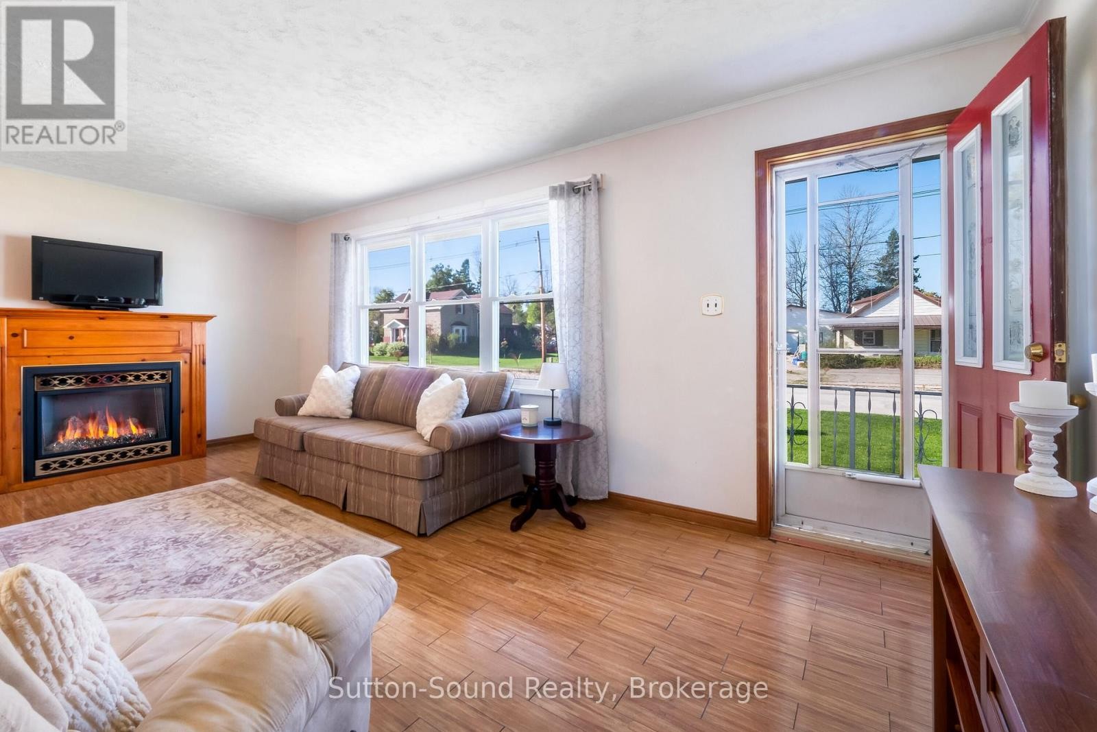 












507 MCNAUGHTON STREET

,
South Bruce Peninsula,




Ontario
N0H2T0

