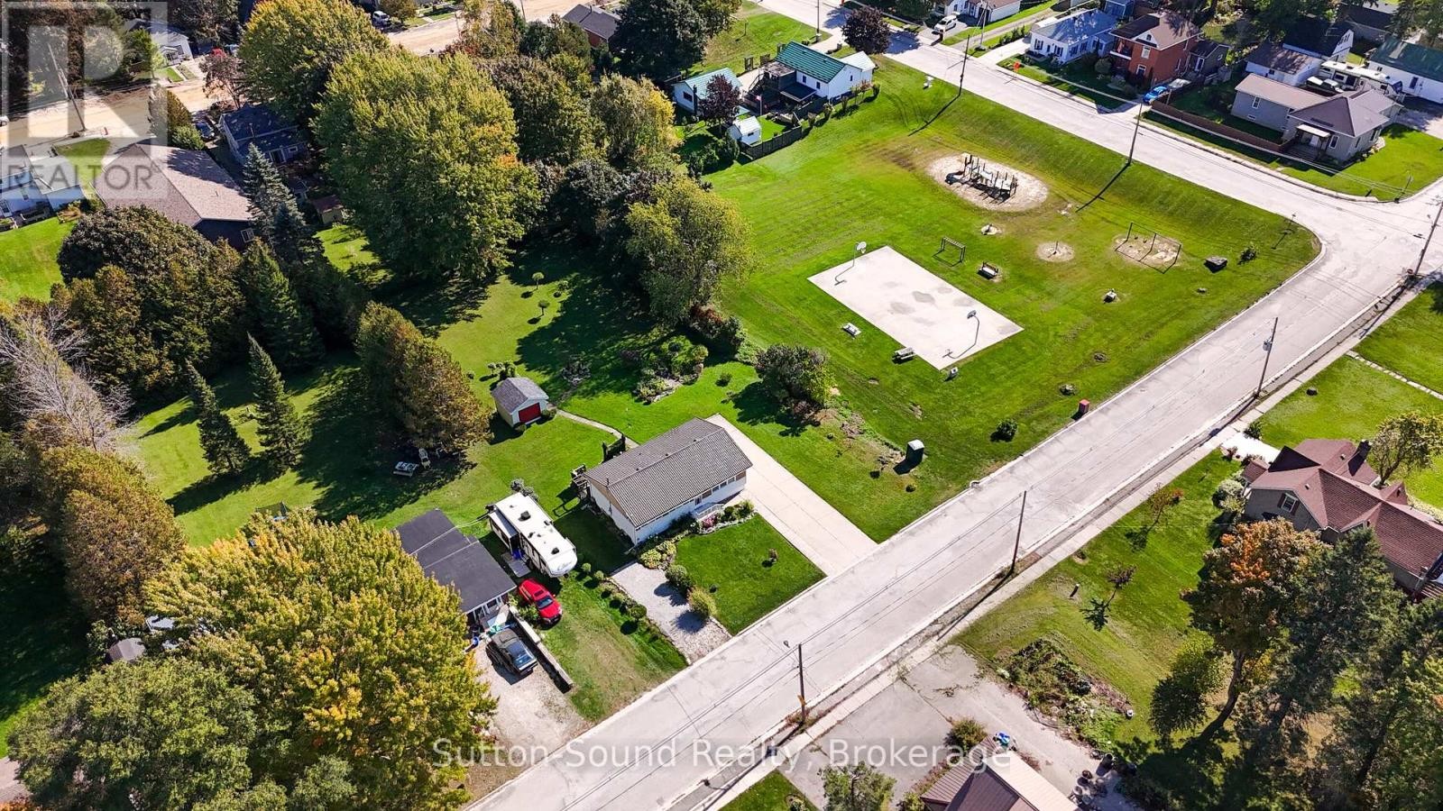 












507 MCNAUGHTON STREET

,
South Bruce Peninsula,




Ontario
N0H2T0

