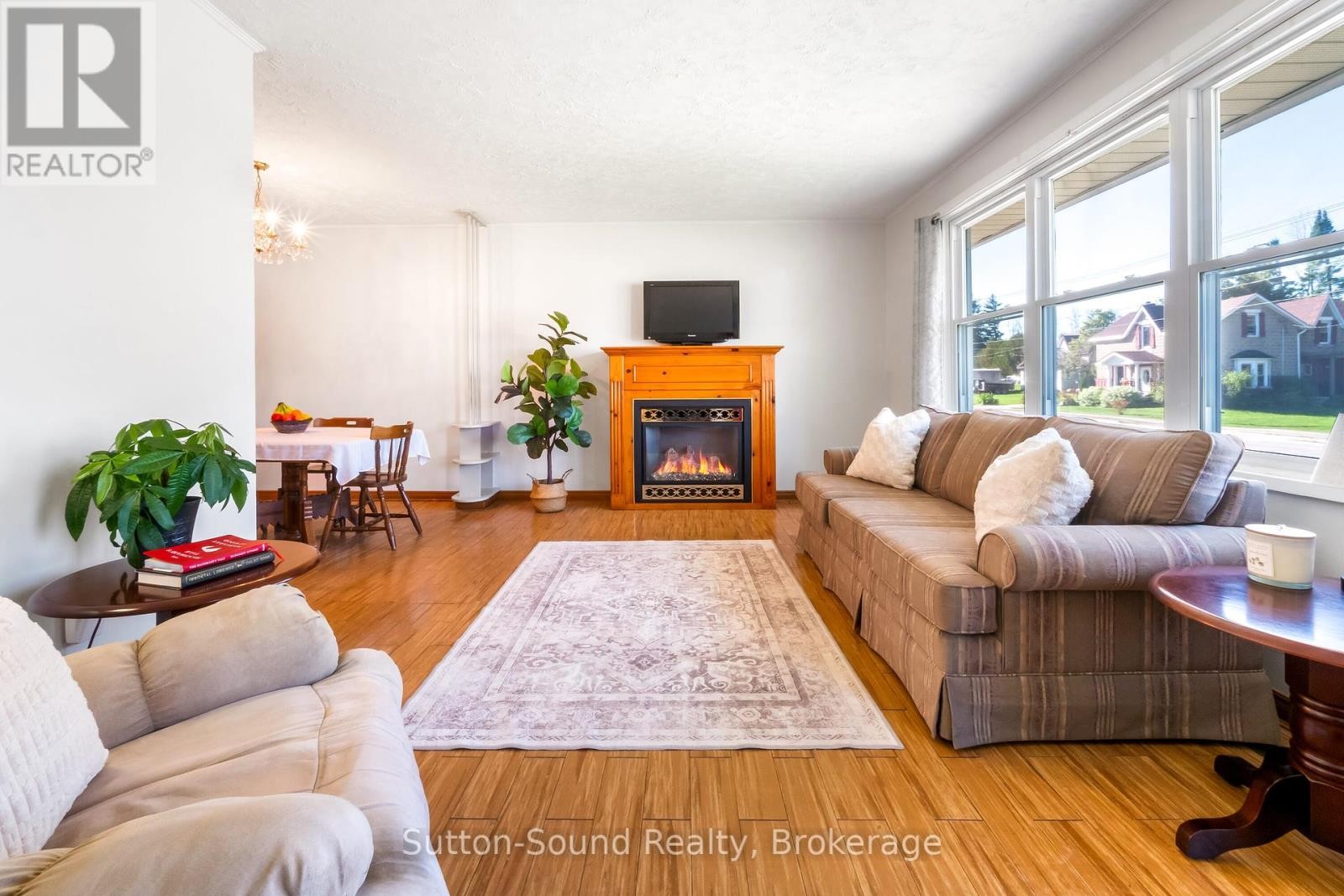 












507 MCNAUGHTON STREET

,
South Bruce Peninsula,




Ontario
N0H2T0

