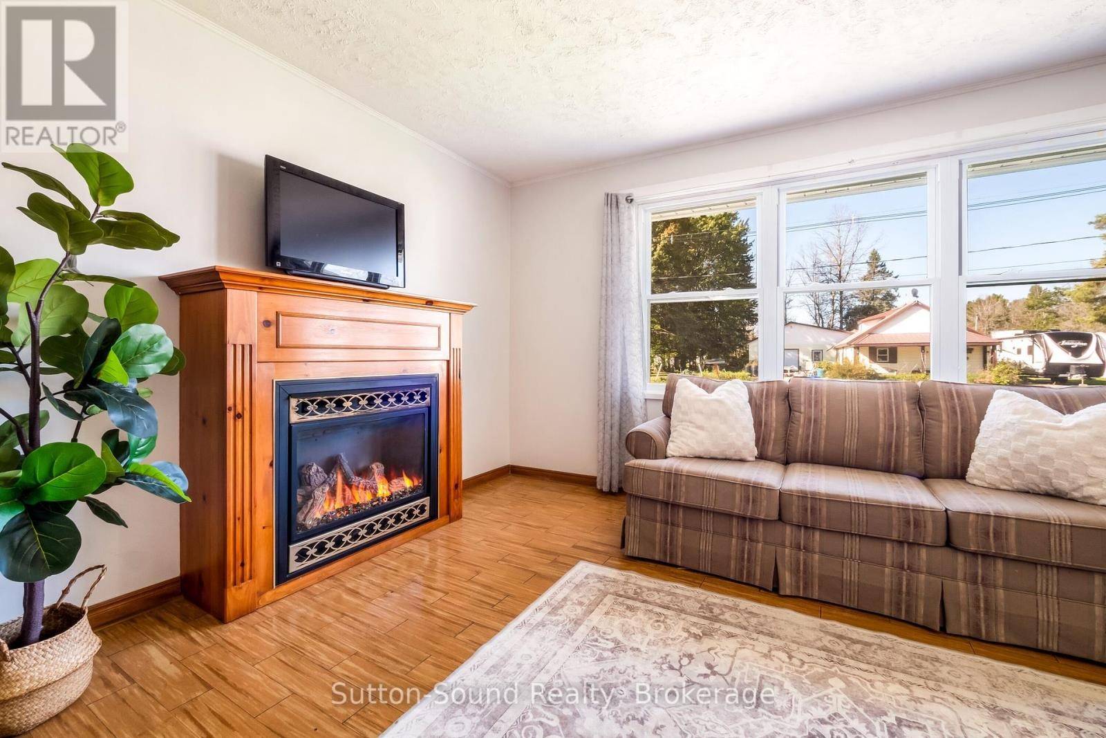 












507 MCNAUGHTON STREET

,
South Bruce Peninsula,




Ontario
N0H2T0

