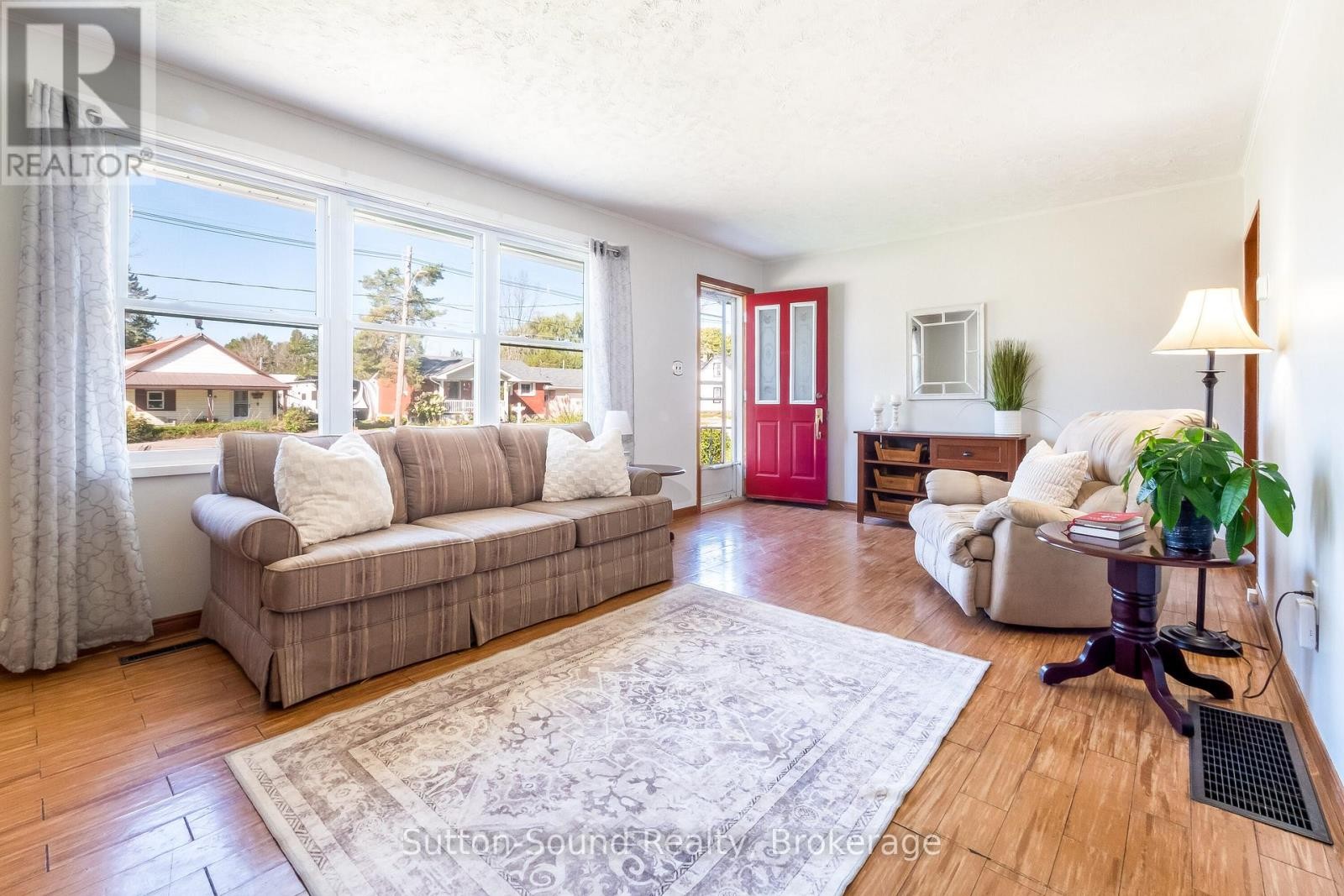 












507 MCNAUGHTON STREET

,
South Bruce Peninsula,




Ontario
N0H2T0

