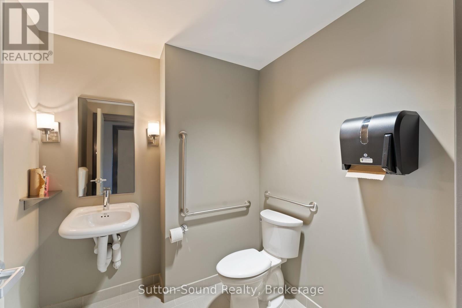 












410 - 945 3RD AVENUE EAST AVENUE

,
Owen Sound,




Ontario
N4K2K8

