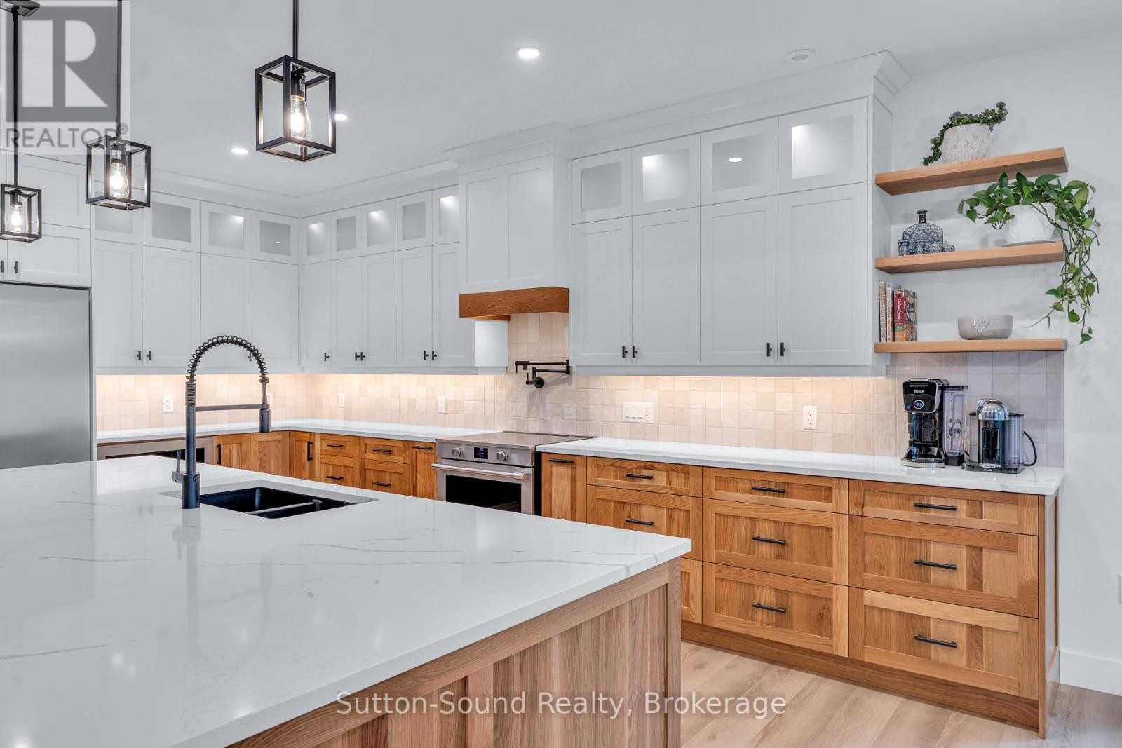 












401091 GREY ROAD 17

,
Georgian Bluffs,




Ontario
N0H2T0

