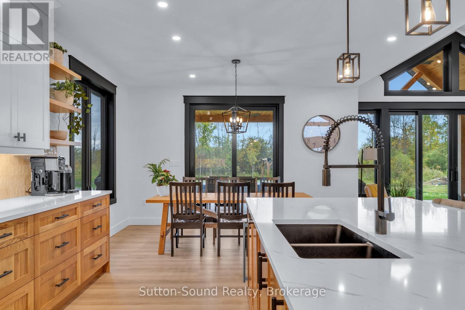 












401091 GREY ROAD 17

,
Georgian Bluffs,




Ontario
N0H2T0

