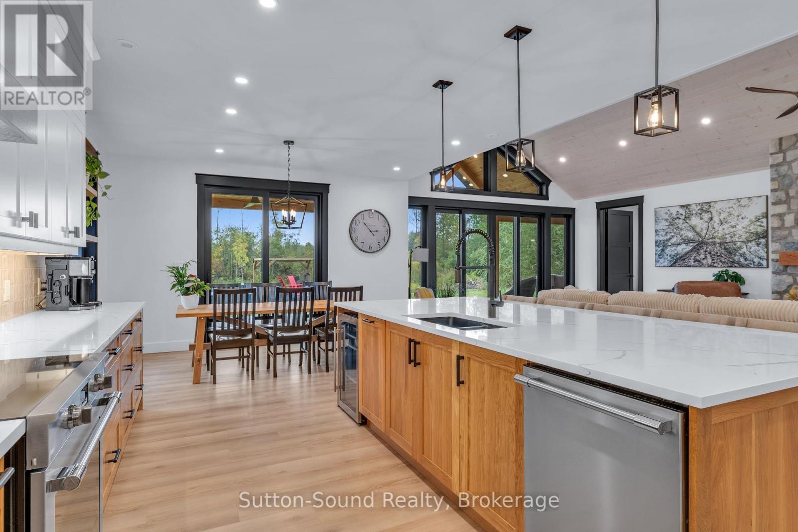 












401091 GREY ROAD 17

,
Georgian Bluffs,




Ontario
N0H2T0

