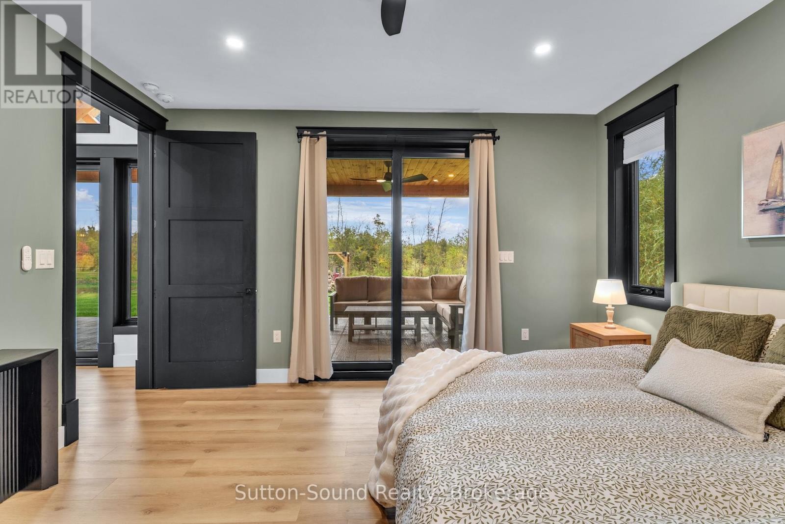 












401091 GREY ROAD 17

,
Georgian Bluffs,




Ontario
N0H2T0

