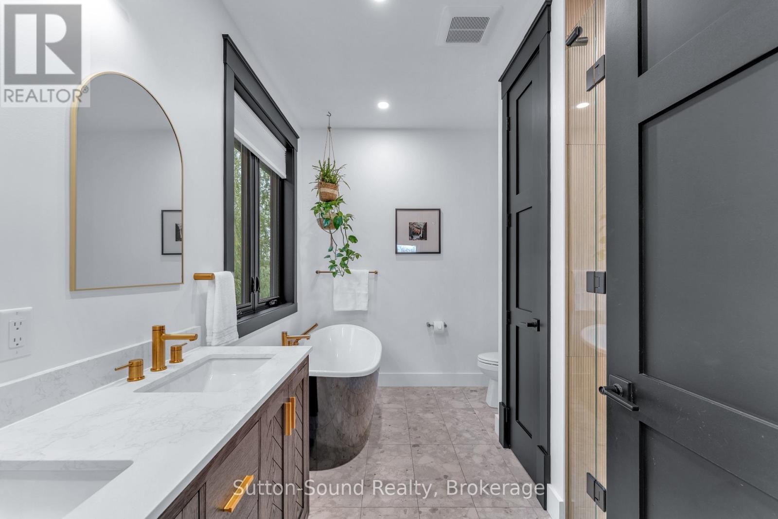 












401091 GREY ROAD 17

,
Georgian Bluffs,




Ontario
N0H2T0

