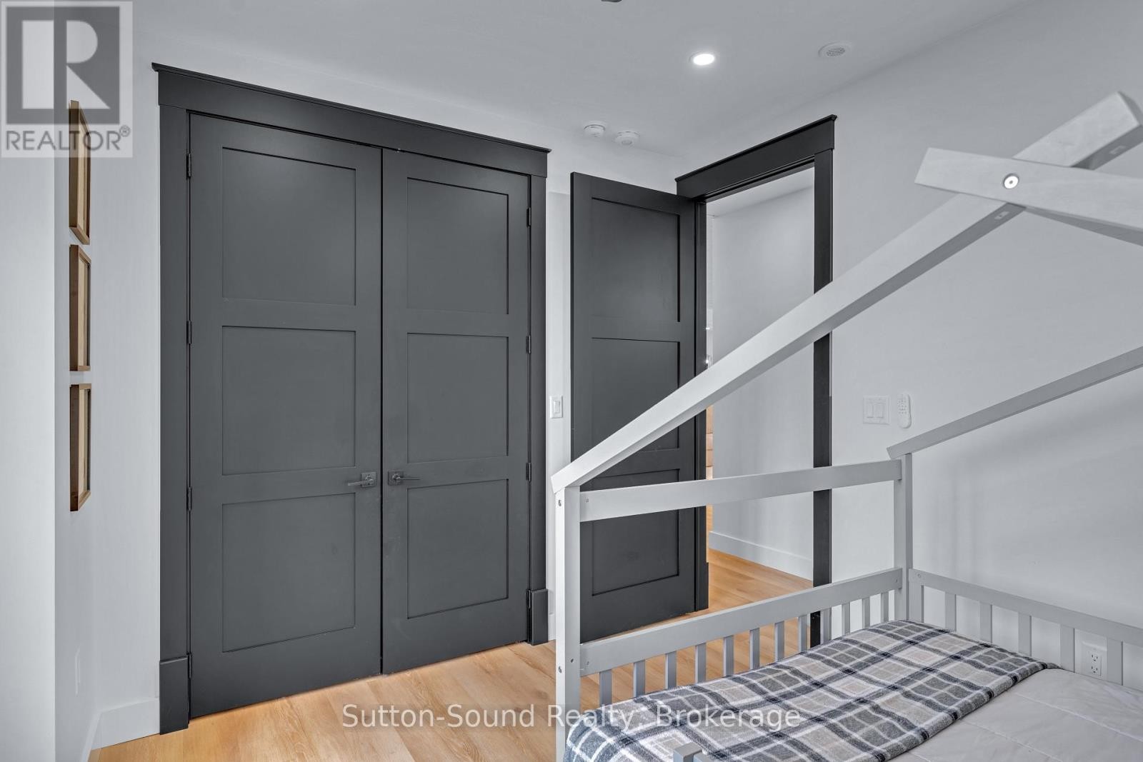 












401091 GREY ROAD 17

,
Georgian Bluffs,




Ontario
N0H2T0

